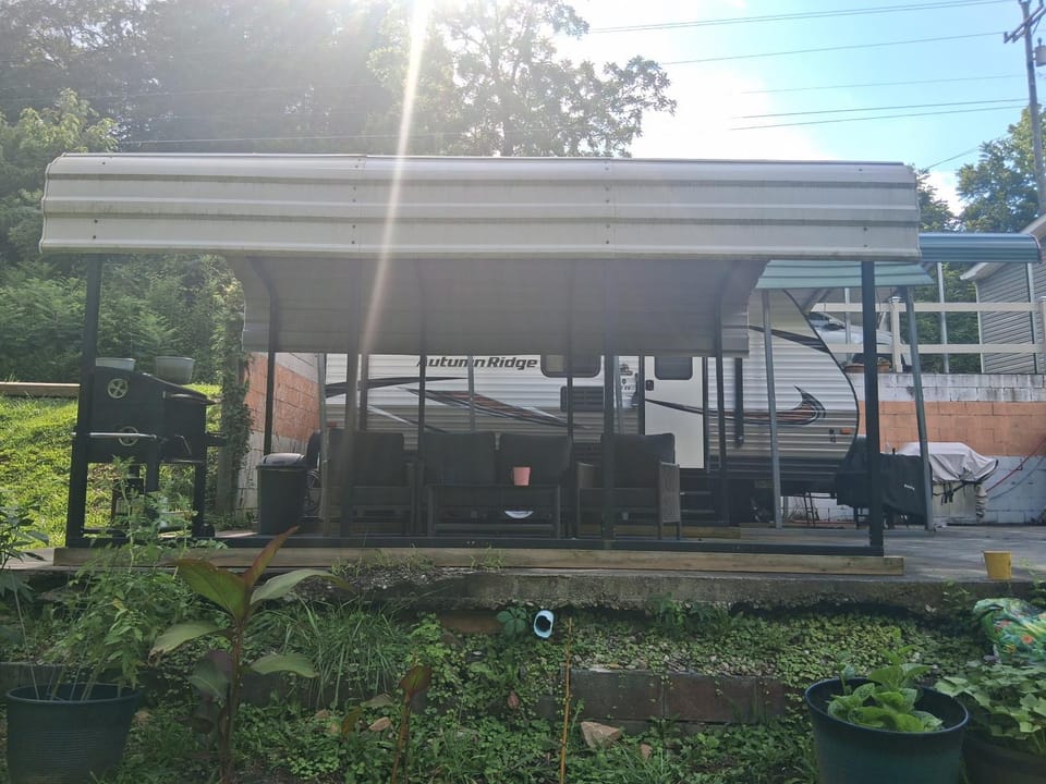 Camper with Queen and bunk bed House in Cheoah