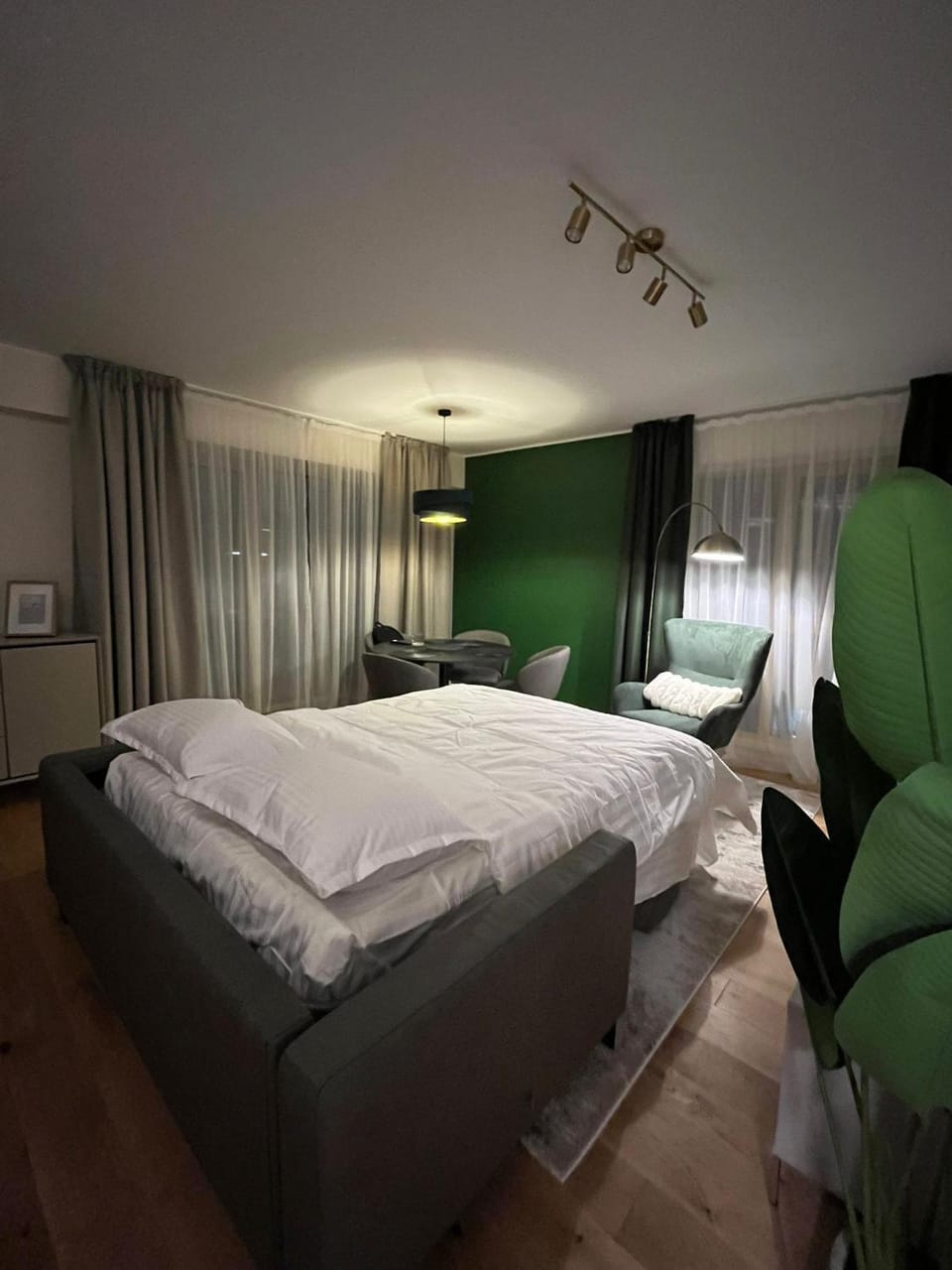 Bed, Photo of the whole room