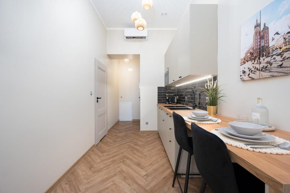 Kitchen or kitchenette, Dining area, air conditioner