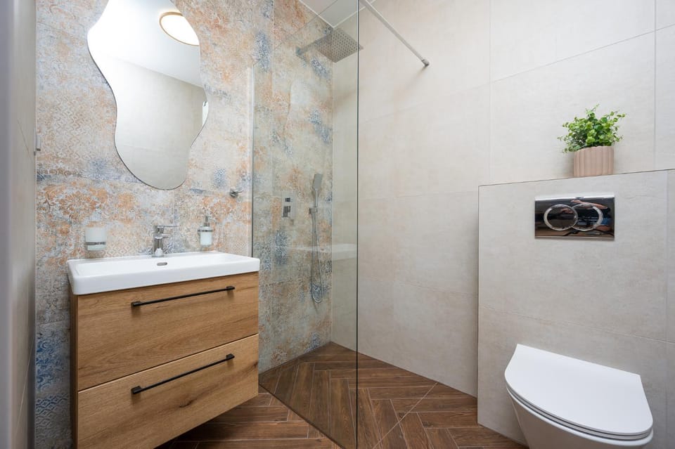 Shower, Toilet, Bathroom