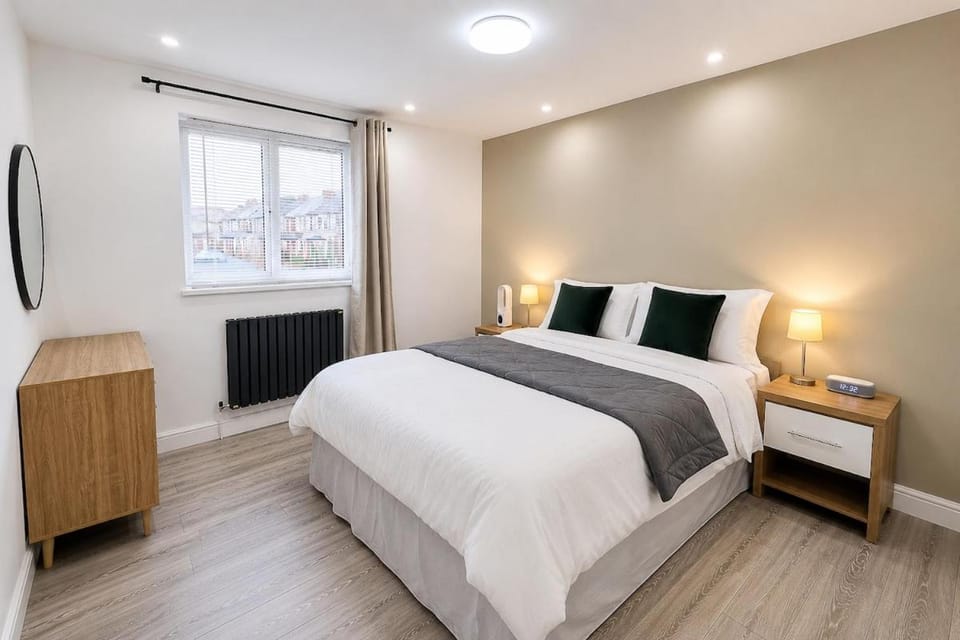 Bed, Photo of the whole room, Bedroom