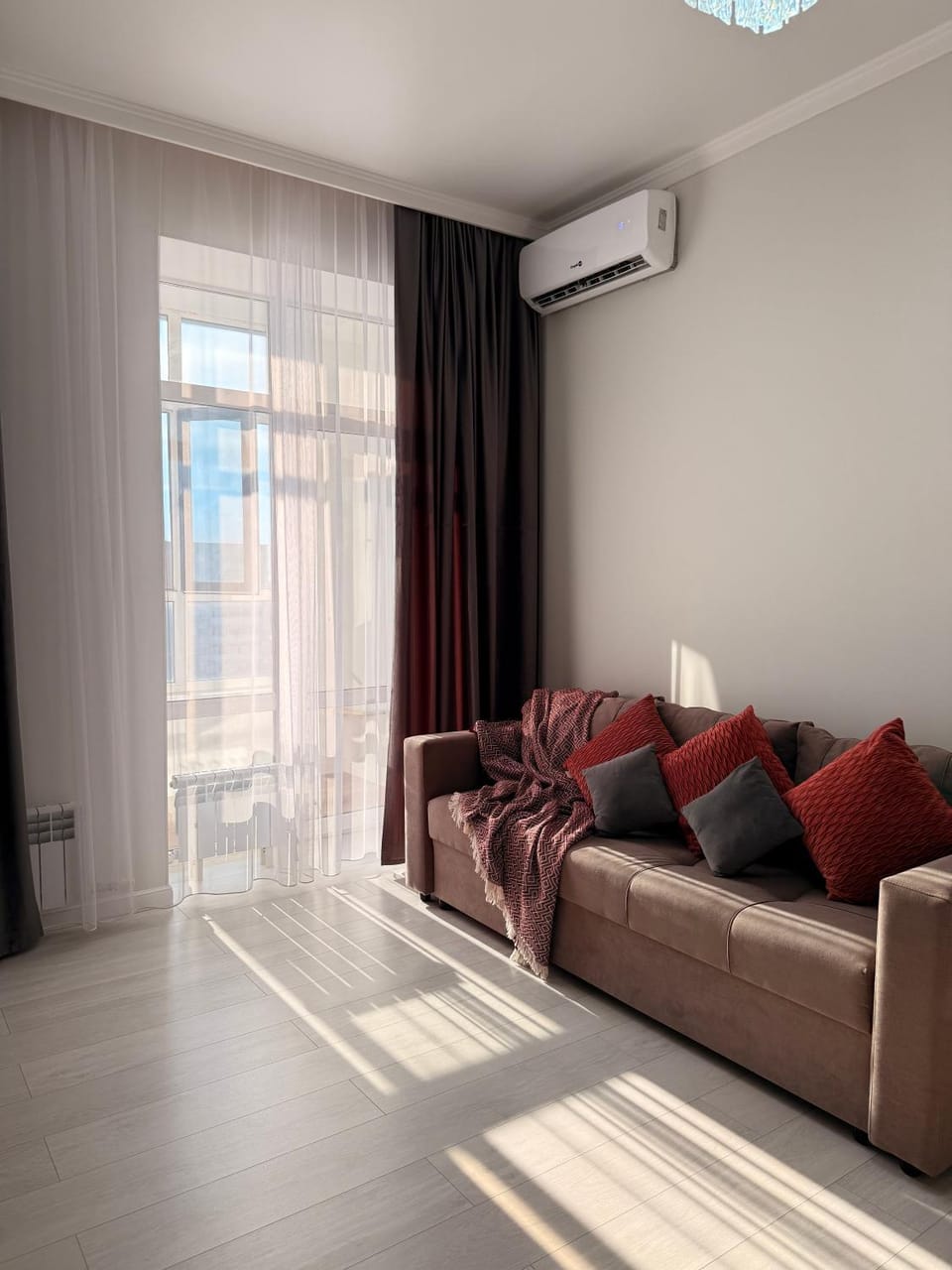 TV and multimedia, Living room, Seating area, air conditioner