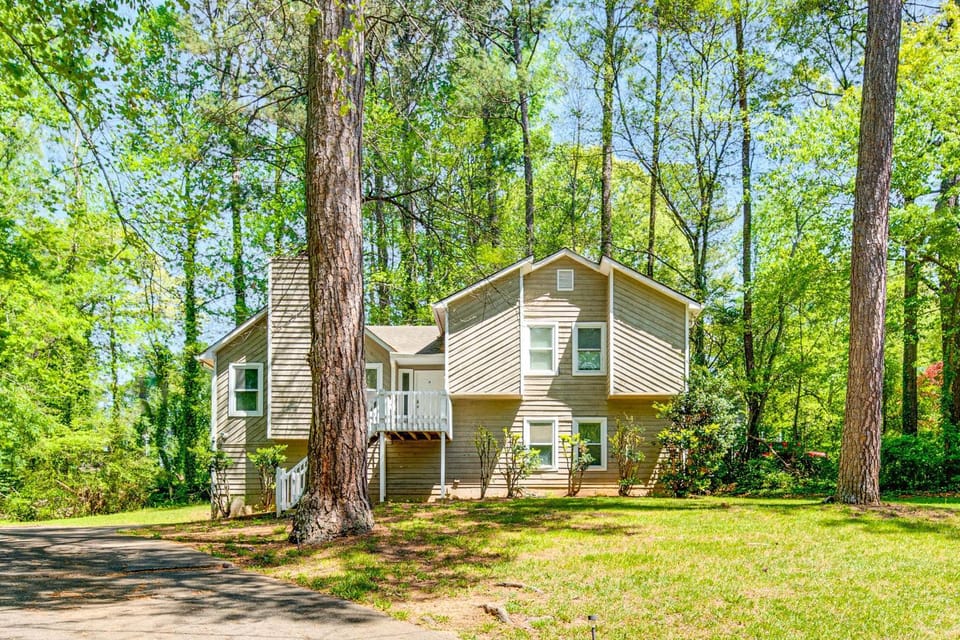 Family Getaway in Kennesaw! Spacious Home House in Kennesaw