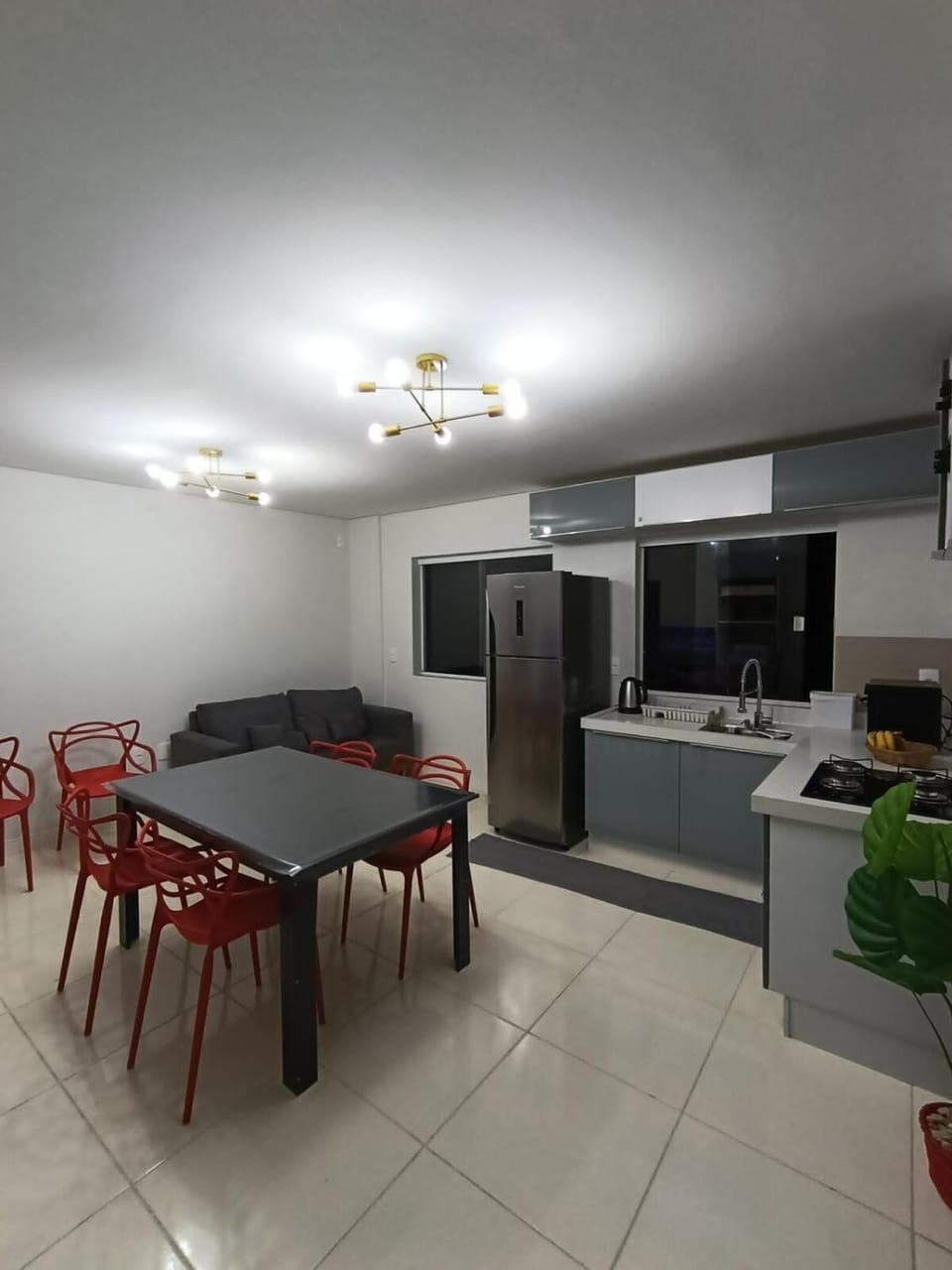 Kitchen or kitchenette, Living room, Dining area, Meals, microwave, minibar, oven, stove
