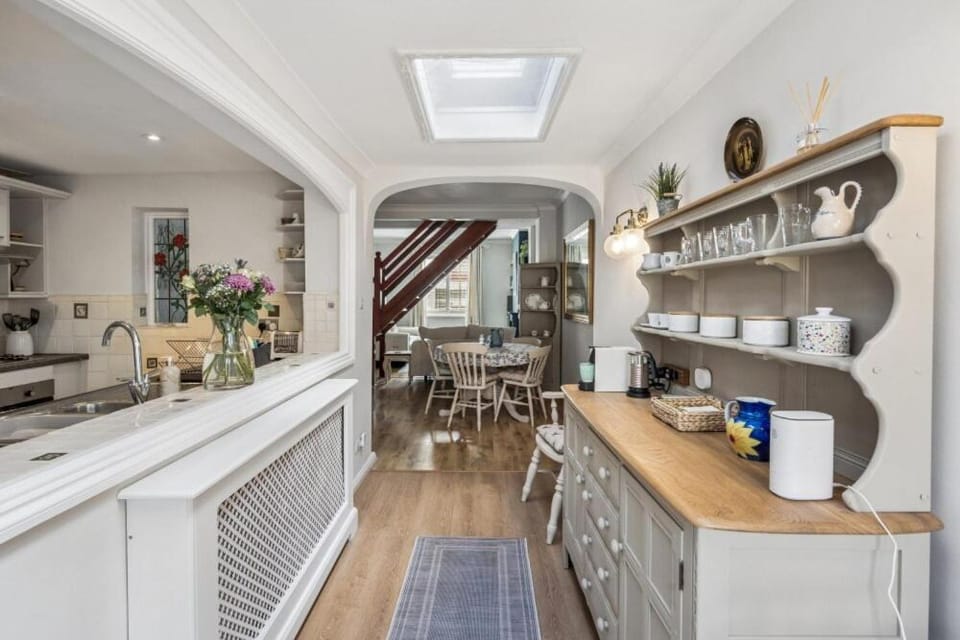 Central Windsor Home - Free Parking - By Tempstay House in Windsor
