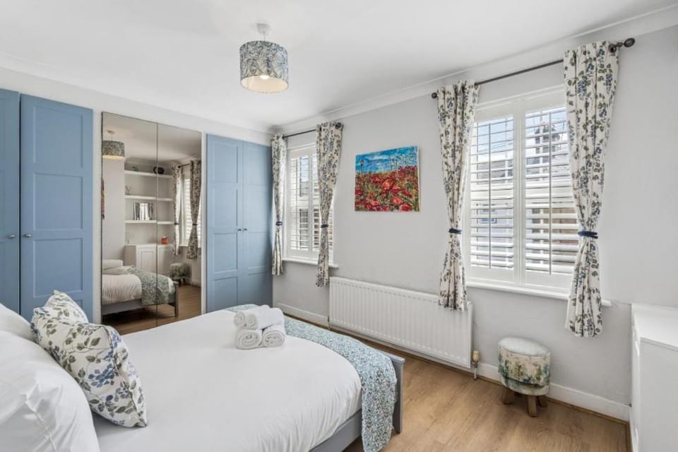 Central Windsor Home - Free Parking - By Tempstay House in Windsor