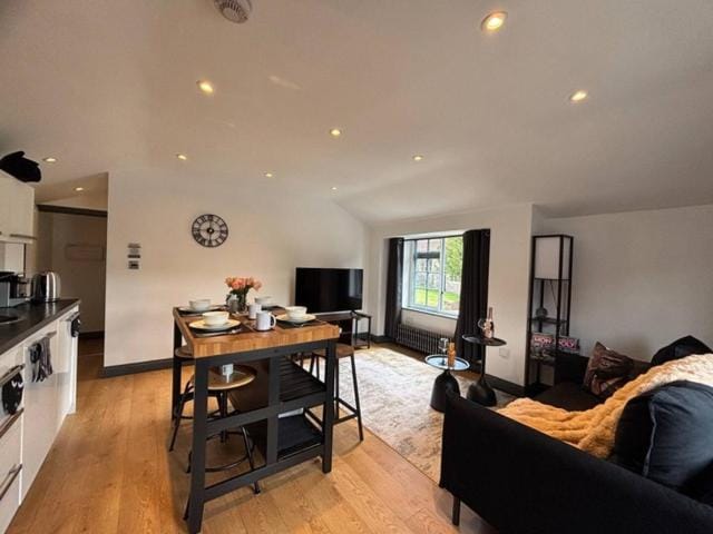 Stylish 2-Bed Apartment Steps from Guildford High Street Apartment in Guildford