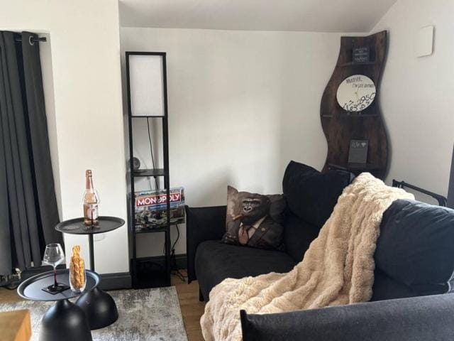 Stylish 2-Bed Apartment Steps from Guildford High Street Apartment in Guildford