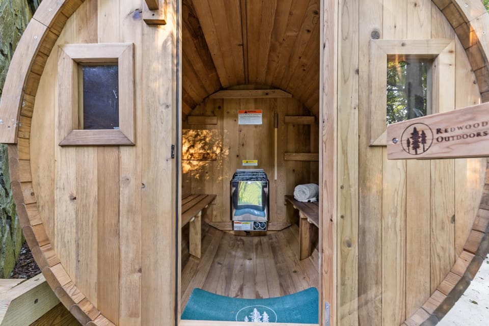 Starry Skies Sauna S'mores Pickleball Retreat House in Blue Ridge Lake