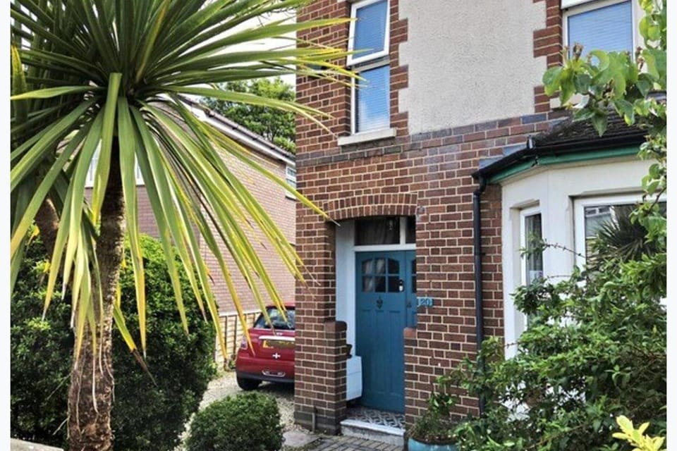 1 Bed - Sleeps 2 plus child - Garden - Pets House in Bristol