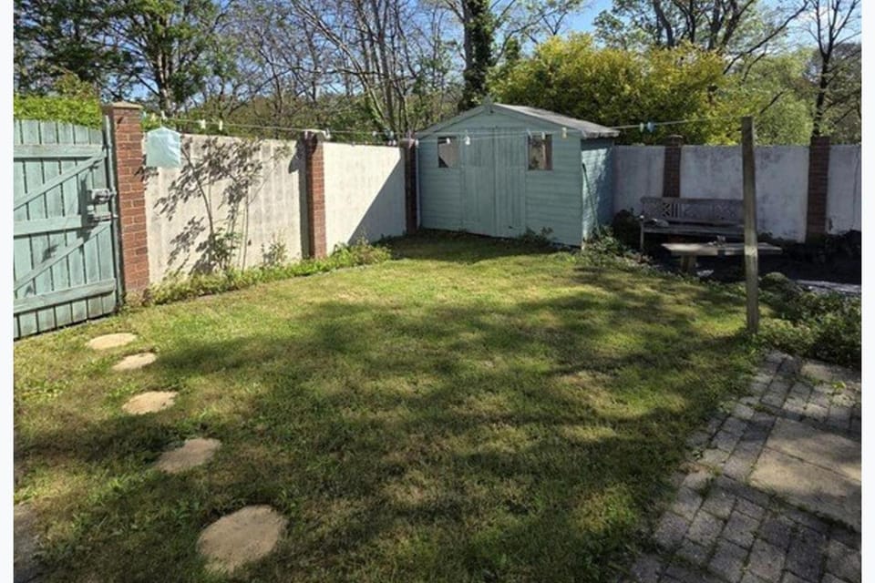 1 Bed - Sleeps 2 plus child - Garden - Pets House in Bristol