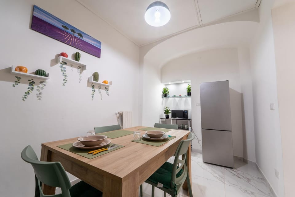 Kitchen or kitchenette, oven
