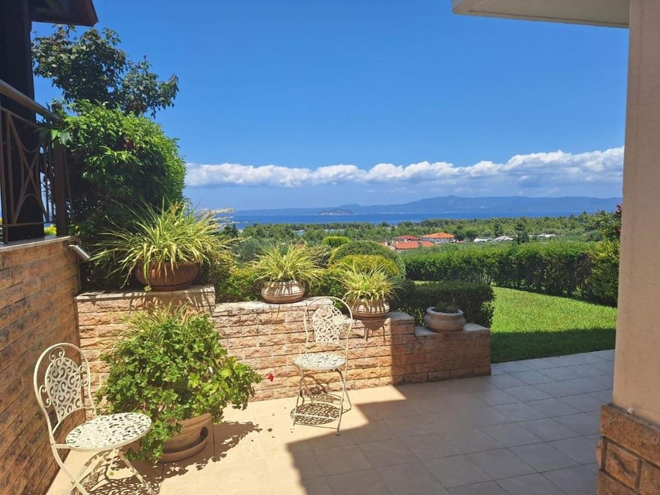 Patio, Natural landscape, Garden, View (from property/room), Balcony/Terrace, Garden view