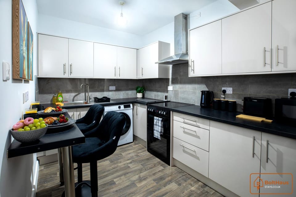 Kitchen or kitchenette, Dining area, oven, stove, toaster