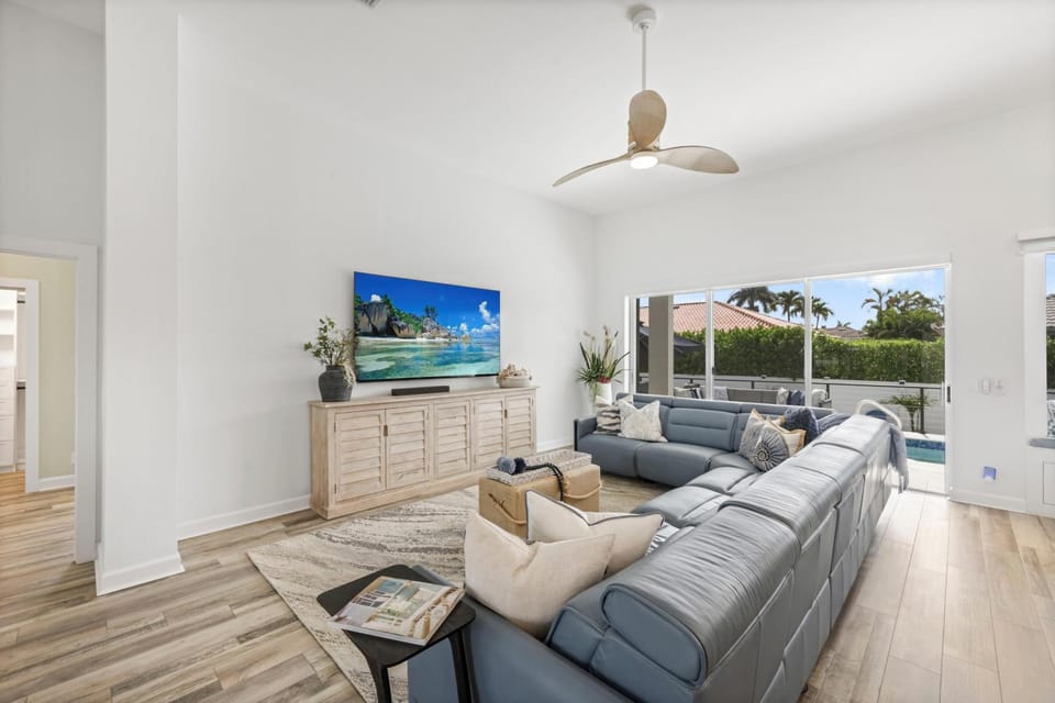 679 Seagrape Drive House in Marco Island