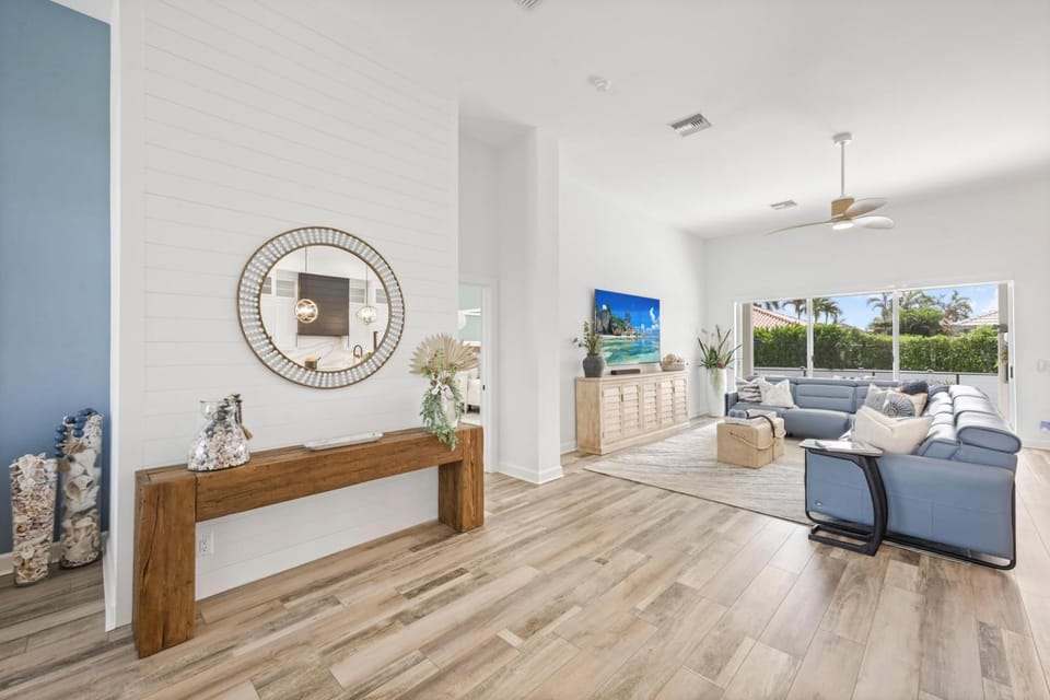 679 Seagrape Drive House in Marco Island