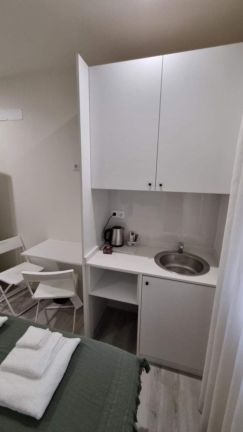 Bed, Kitchen or kitchenette, Bedroom, minibar