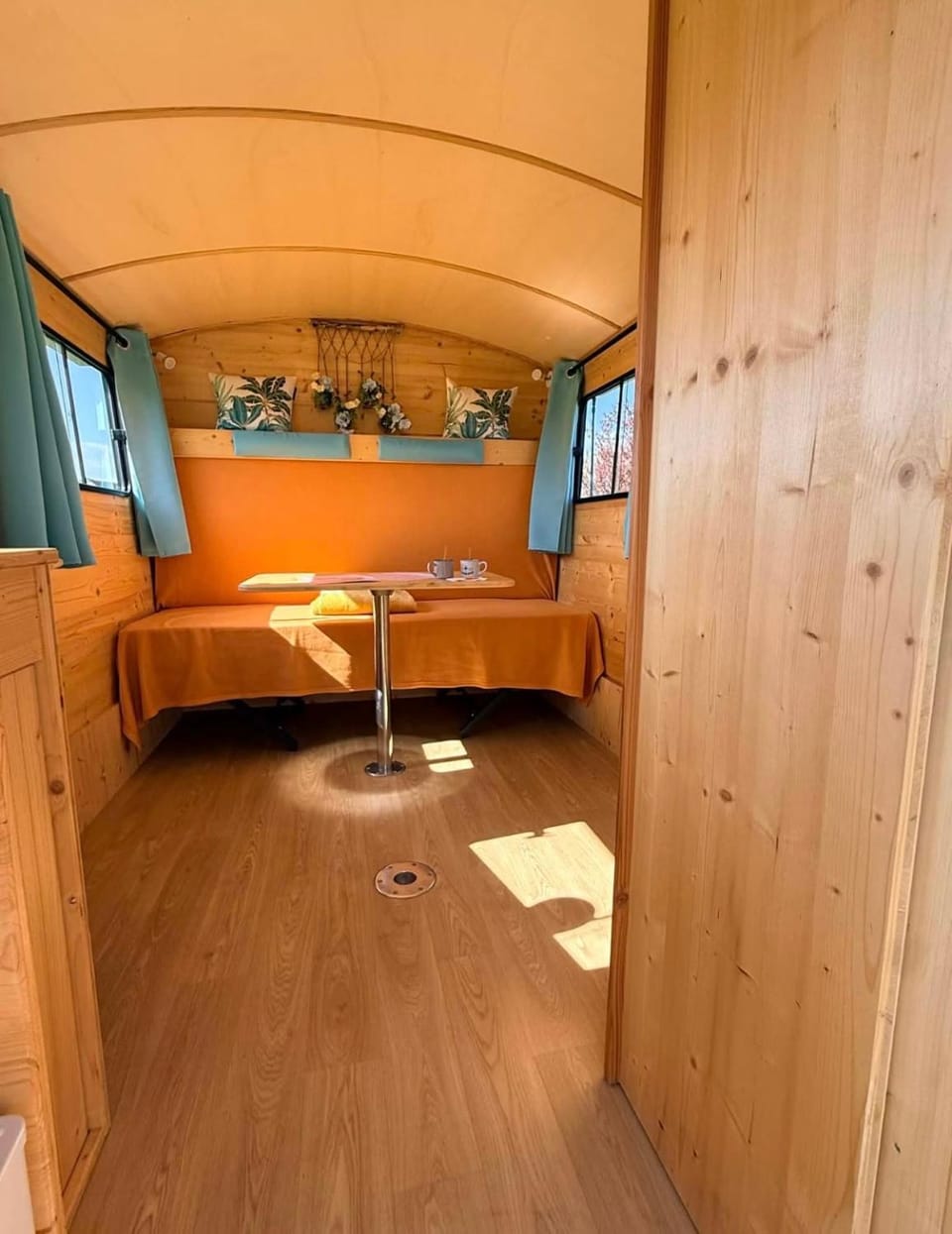 Bed, Seating area, Bedroom