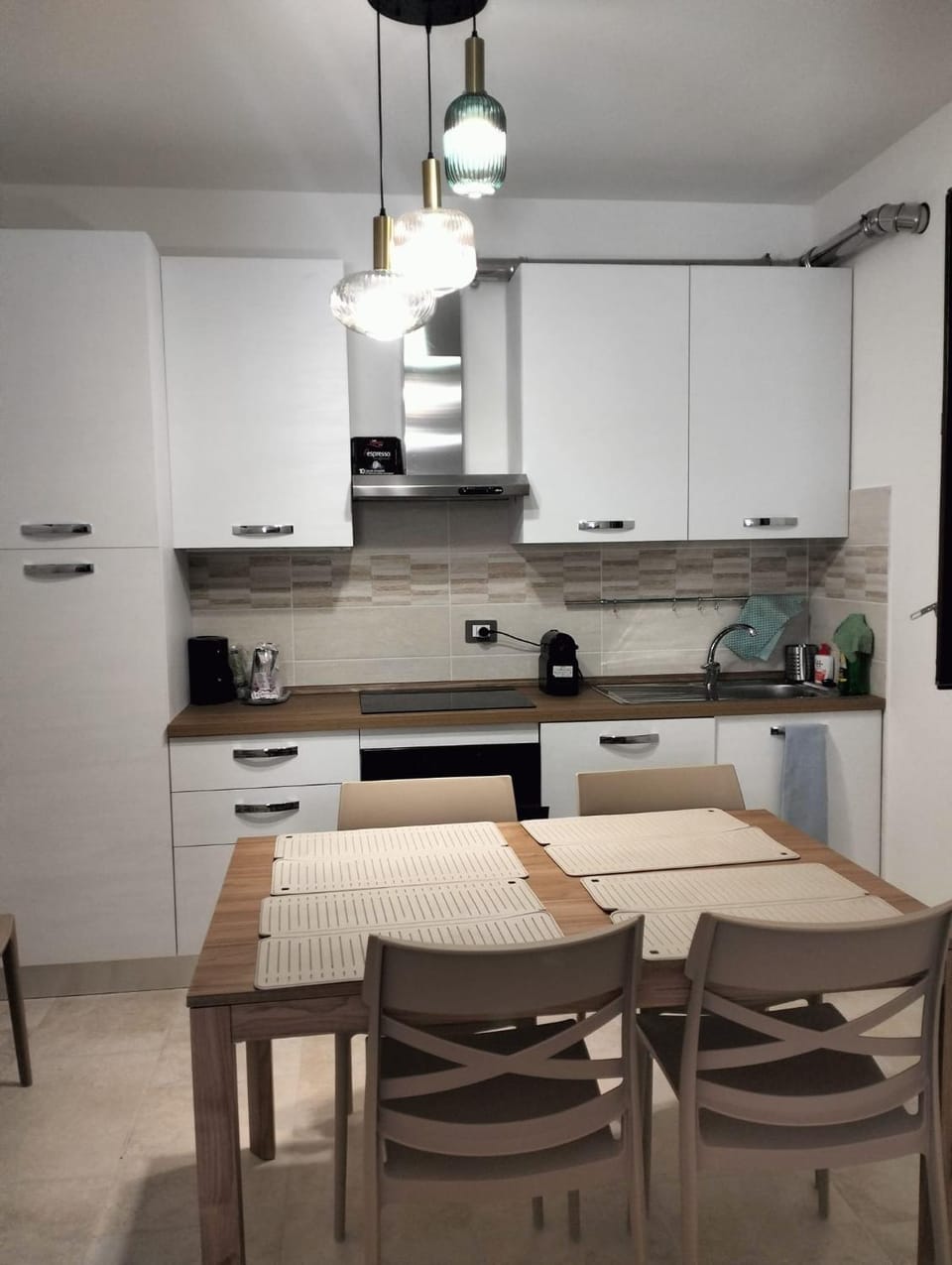 Kitchen or kitchenette, dishwasher