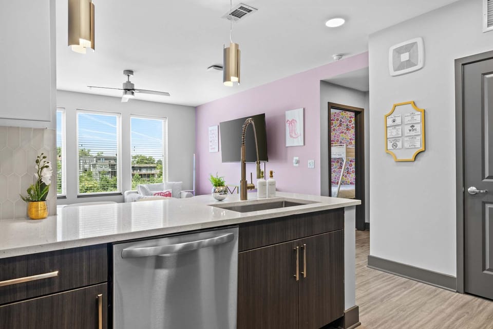 Vibrant Nashville Retreat Pool and Glam Room Apartment in Nashville