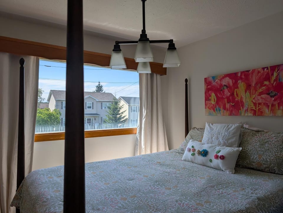 Quiet 4 bedroom home in Bedford near parks & shops House in Nova Scotia