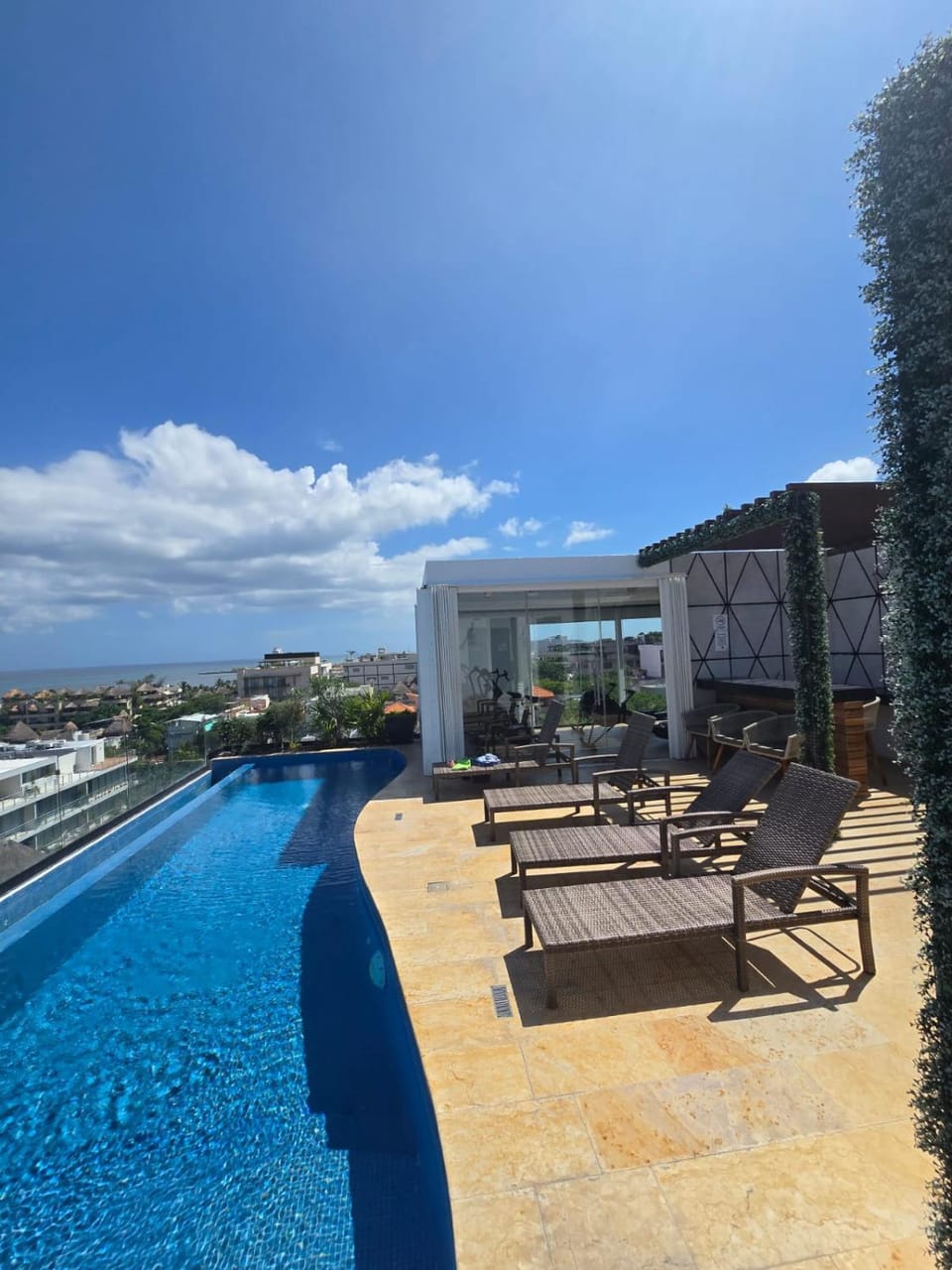 Apartment steps from the beach, rooftop pool, H101 Apartment in Playa del Carmen