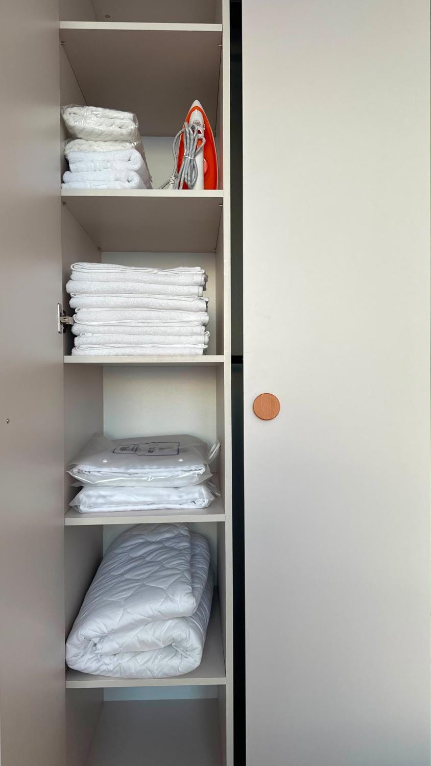 towels, wardrobe