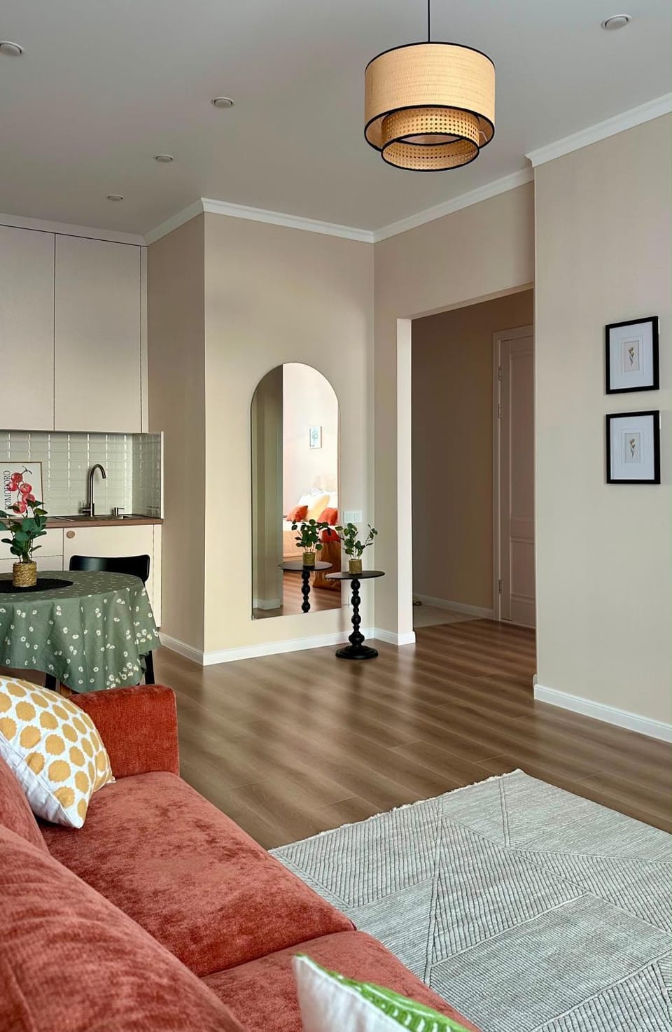 Kitchen or kitchenette, Living room, Seating area