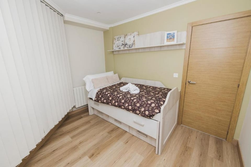 Vigo Getaway - Near Park, Beaches & Cíes Apartment in Vigo