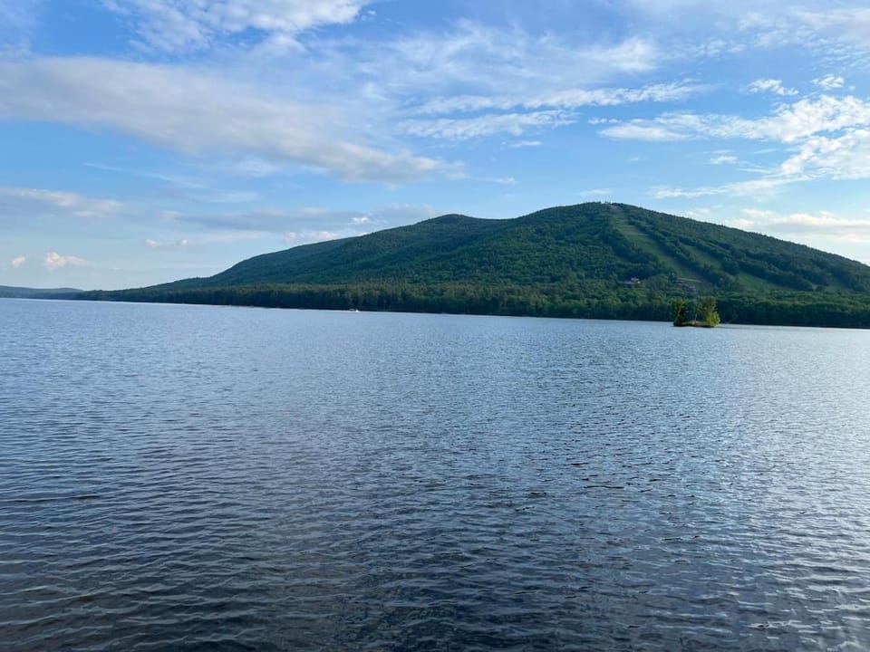 Mountain & Lake Retreat 5 bed Condo Apartment in Bridgton