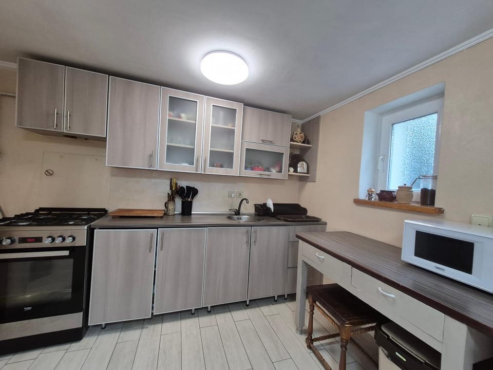 Kitchen or kitchenette, Dining area, dishwasher, oven, pet friendly, stove, toaster