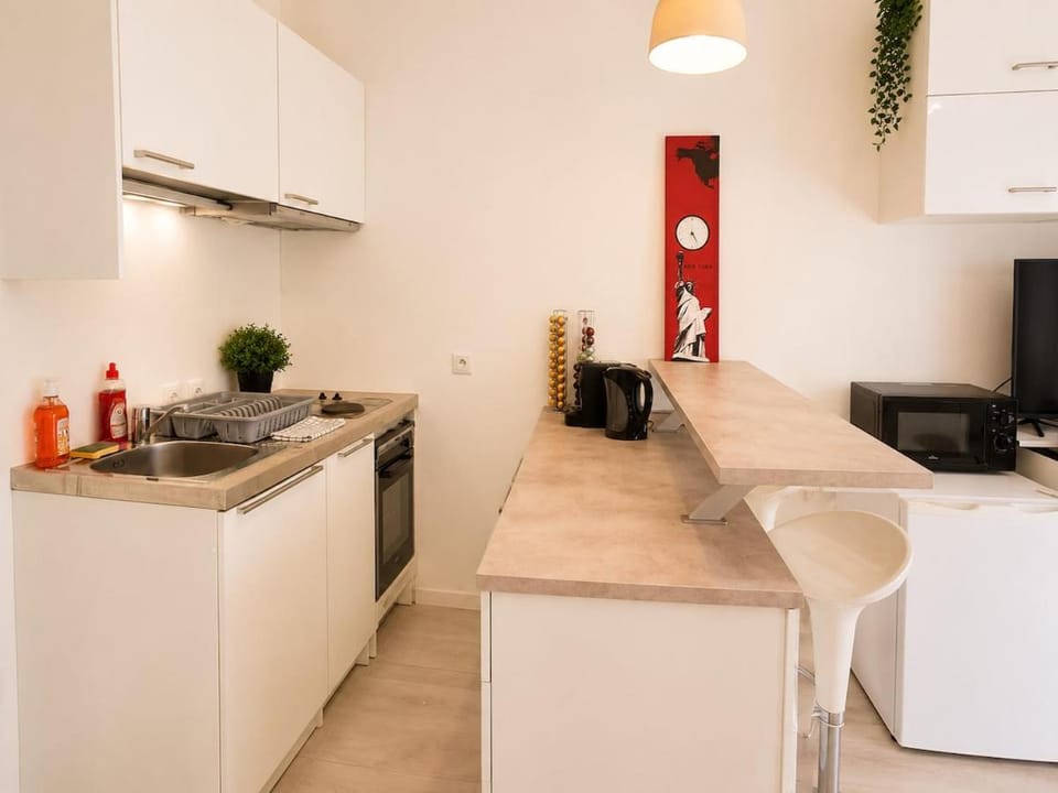 Modern studio - Terrace - Tram & fast WiFi Apartment in Île-de-France