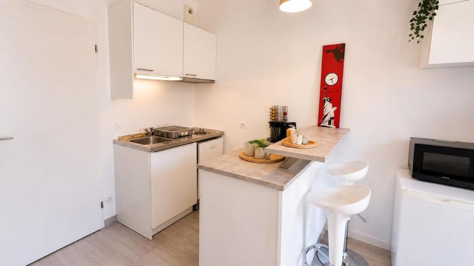 Modern studio - Terrace - Tram & fast WiFi Apartment in Île-de-France