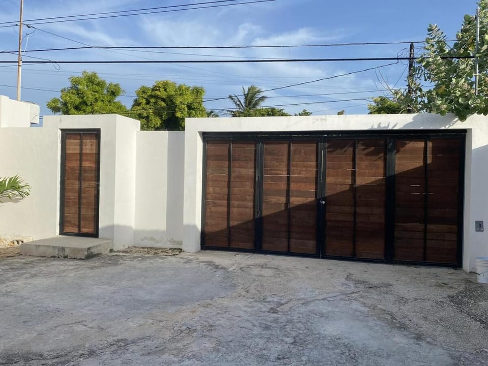 Minimalist house with pool and patio House in State of Yucatan
