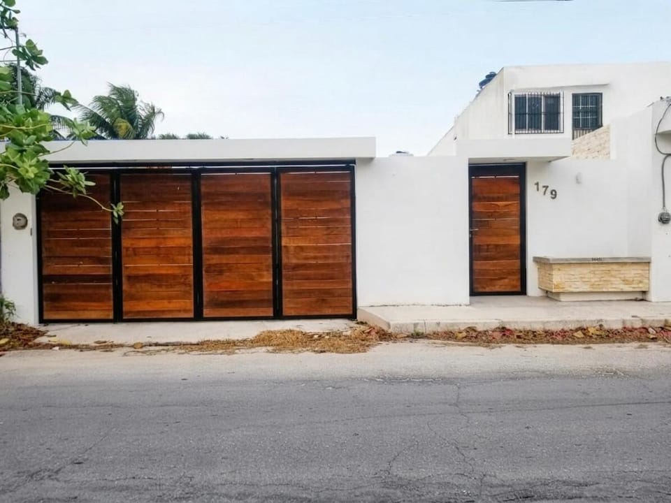 Minimalist house with pool and patio House in State of Yucatan