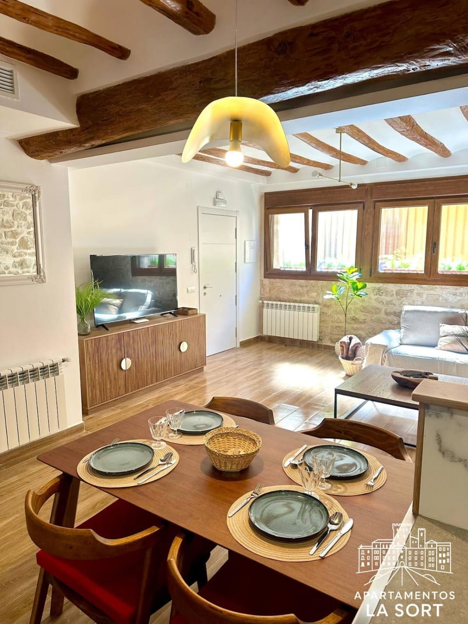Living room, Seating area, Dining area