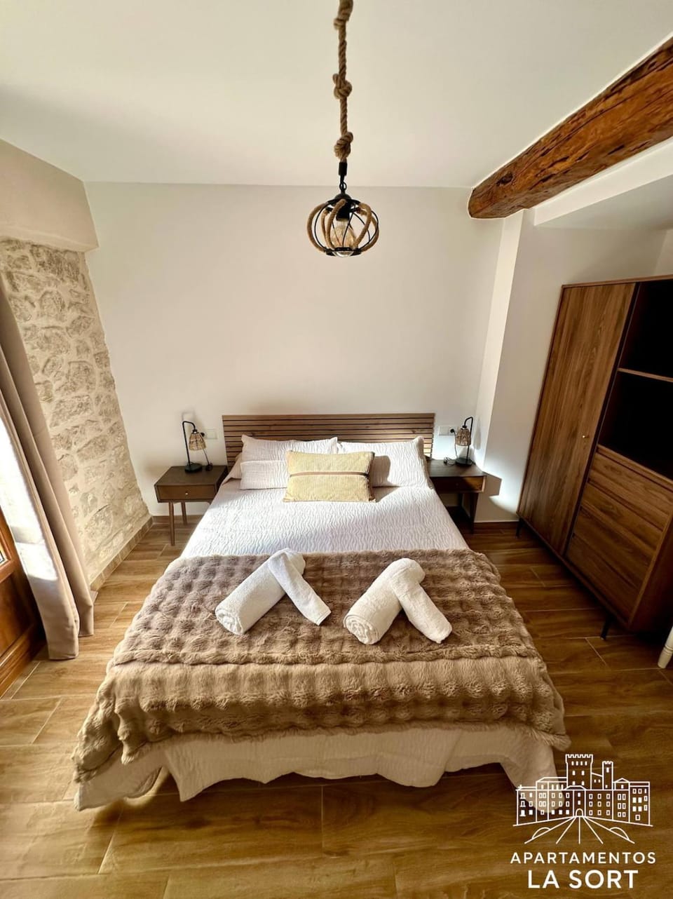 Bed, Photo of the whole room, Bedroom