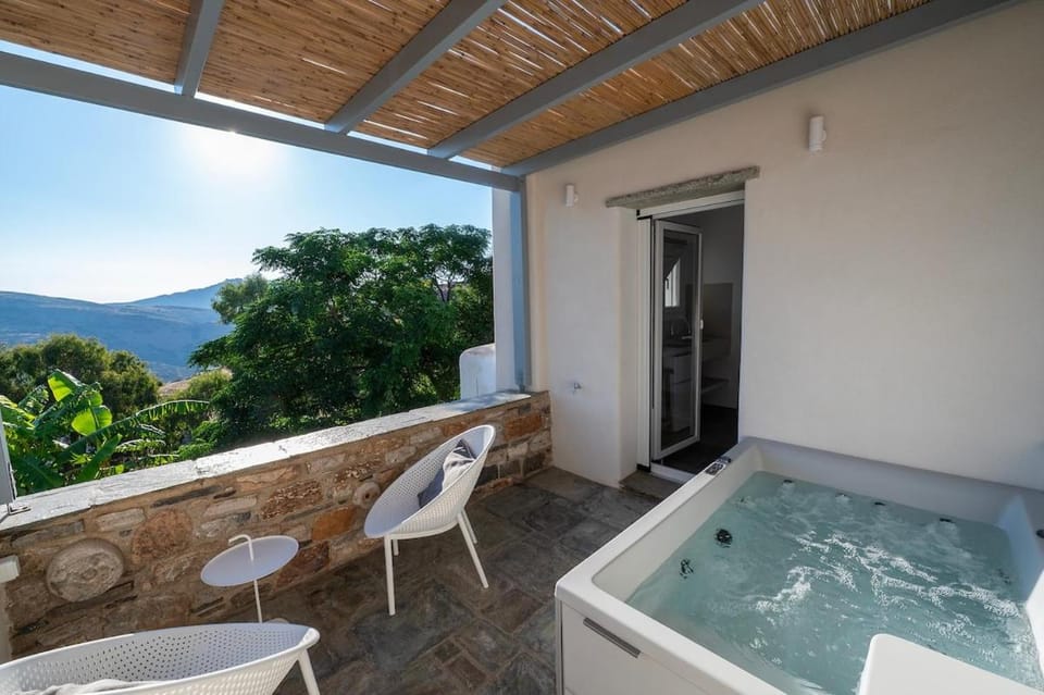 Modern Cycladic Retreat in Skalados House in Decentralized Administration of the Aegean