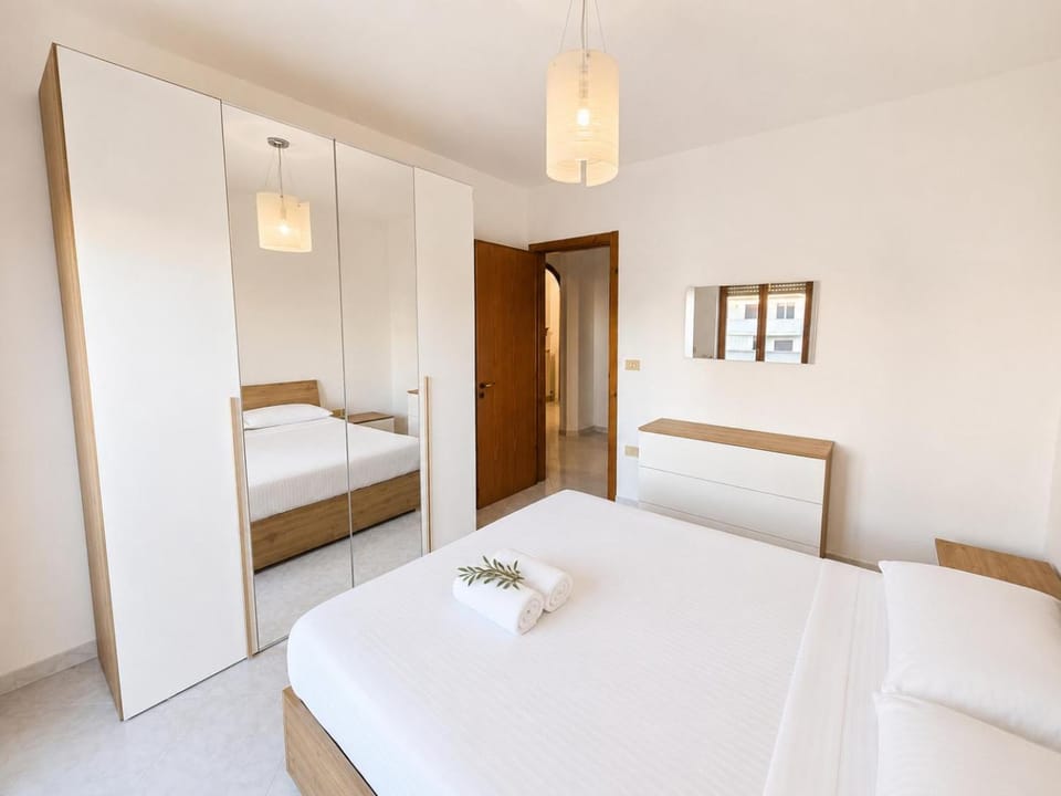 Bed, Photo of the whole room, Bedroom, towels, wardrobe