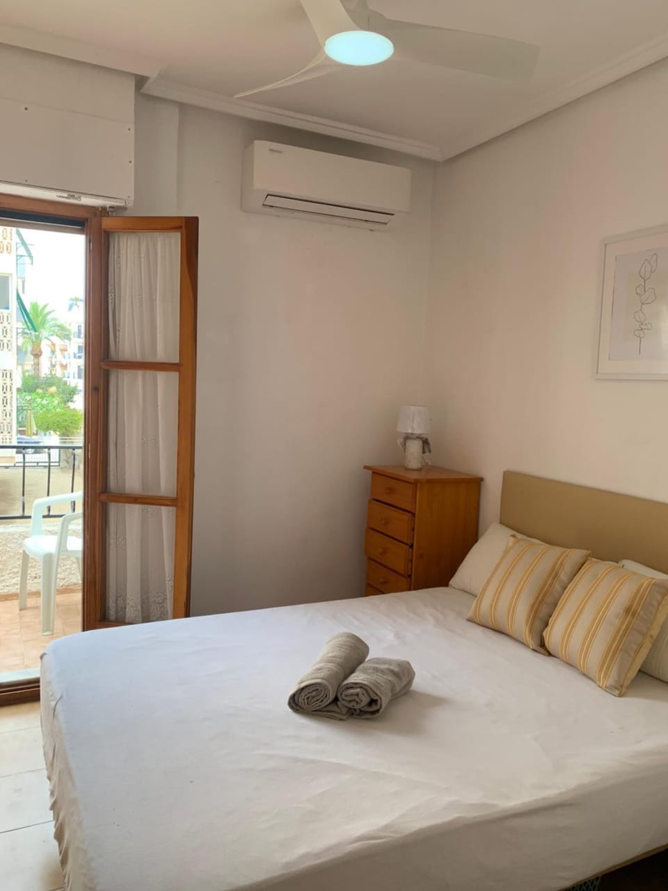 Bed, Photo of the whole room, Bedroom, air conditioner