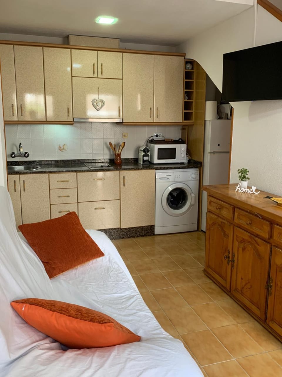 Kitchen or kitchenette, Dining area, stove, toaster, washing machine