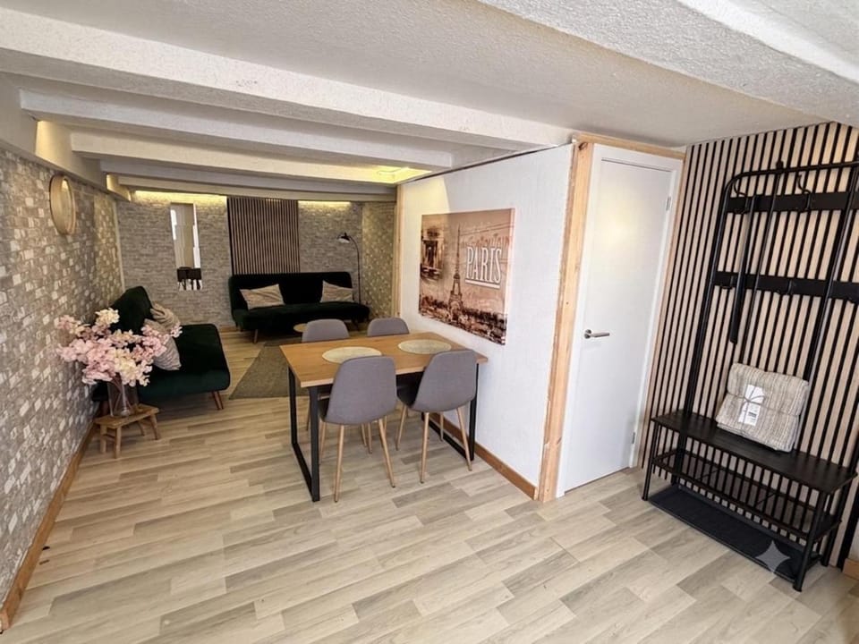 Living room, Seating area, Dining area