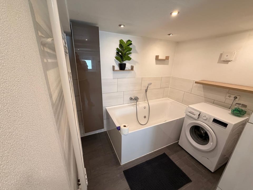 Bathroom, Bath, towels, washing machine