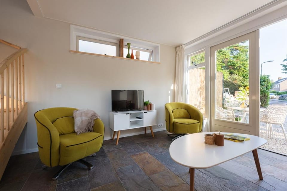 TV and multimedia, Seating area