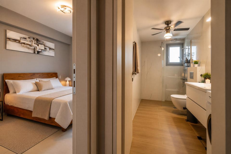 Bed, Bathroom, Photo of the whole room, Bedroom, towels