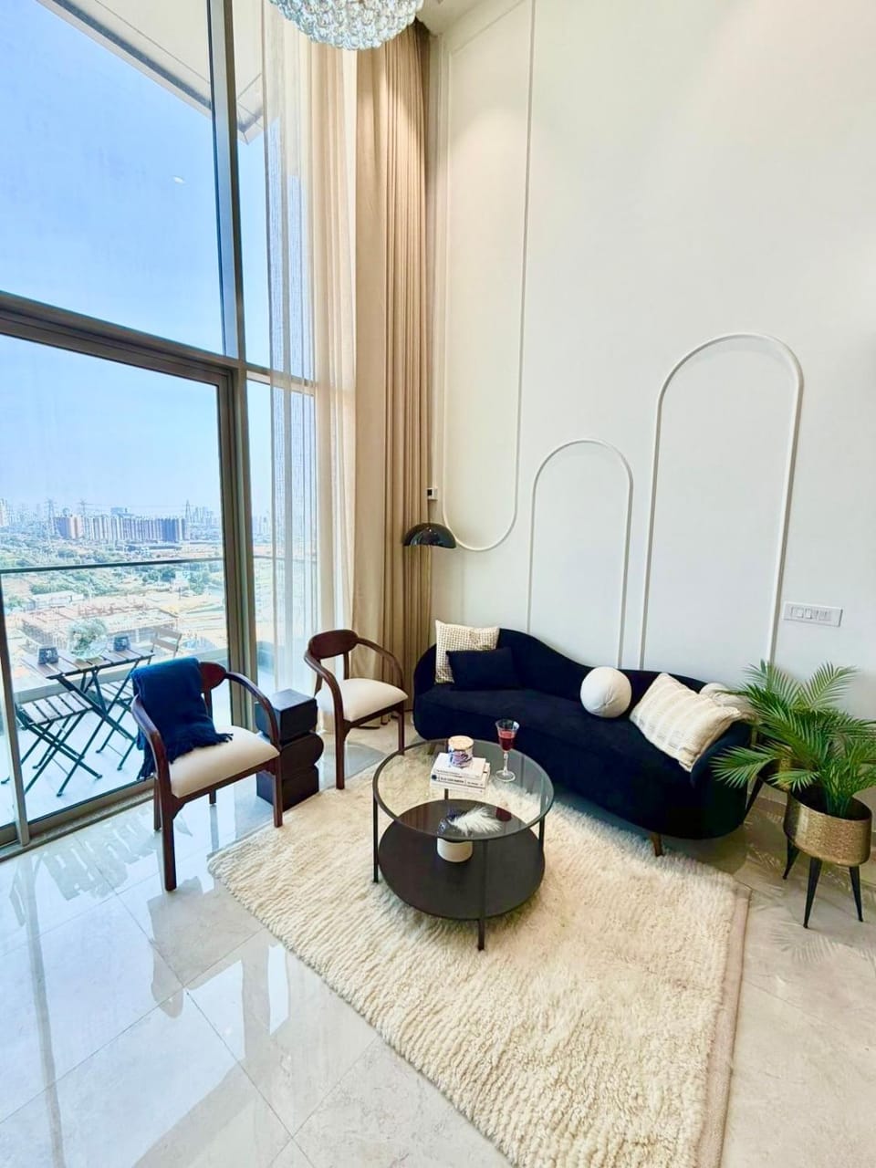 Loftfully Yours - Luxe duplex with Balcony & Kitchen Apartment in Gurugram