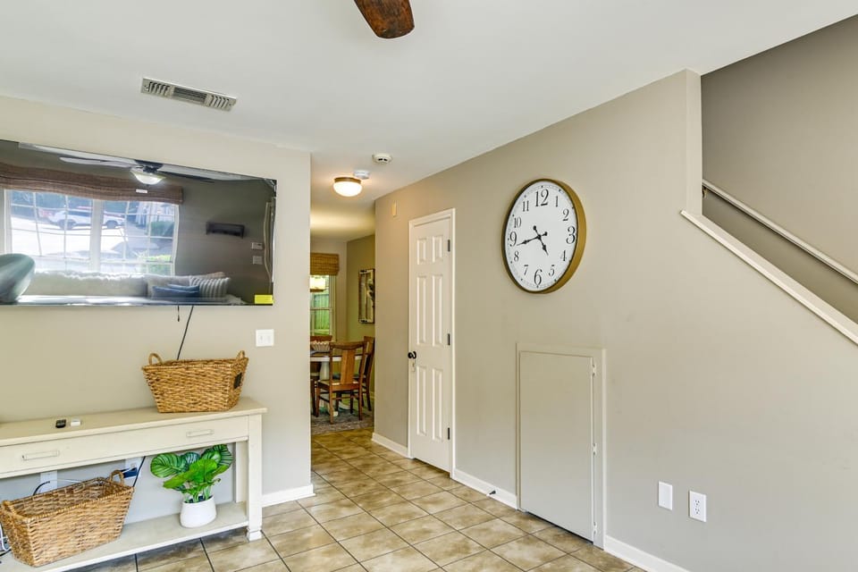 Near MSU & Historic Cotton District! Condo w/ Pool House in Starkville