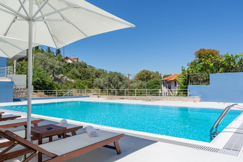 Swimming pool, sunbed