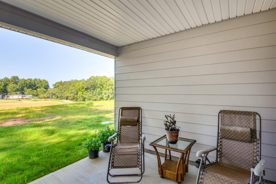 2 Mi to Marina! Lake Hartwell Home Base House in Lake Hartwell