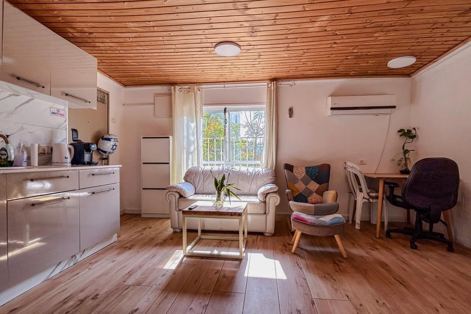 Kitchen or kitchenette, Living room, Seating area, air conditioner